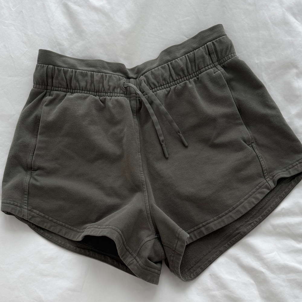 Women’s Lululemon Army Green Drawcord Lounge Shorts